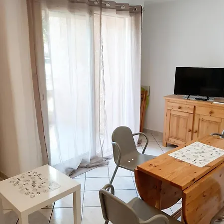 Confortable A Proximite De La 45 M² Апартаменты *