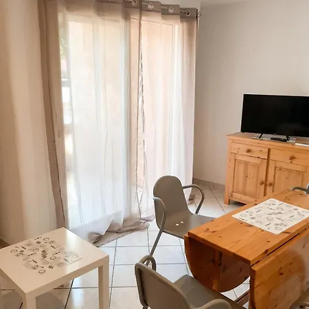 Confortable A Proximite De La 45 M² *