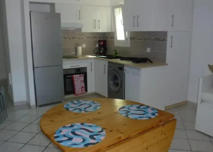 Confortable A Proximite De La 45 M² Hyères